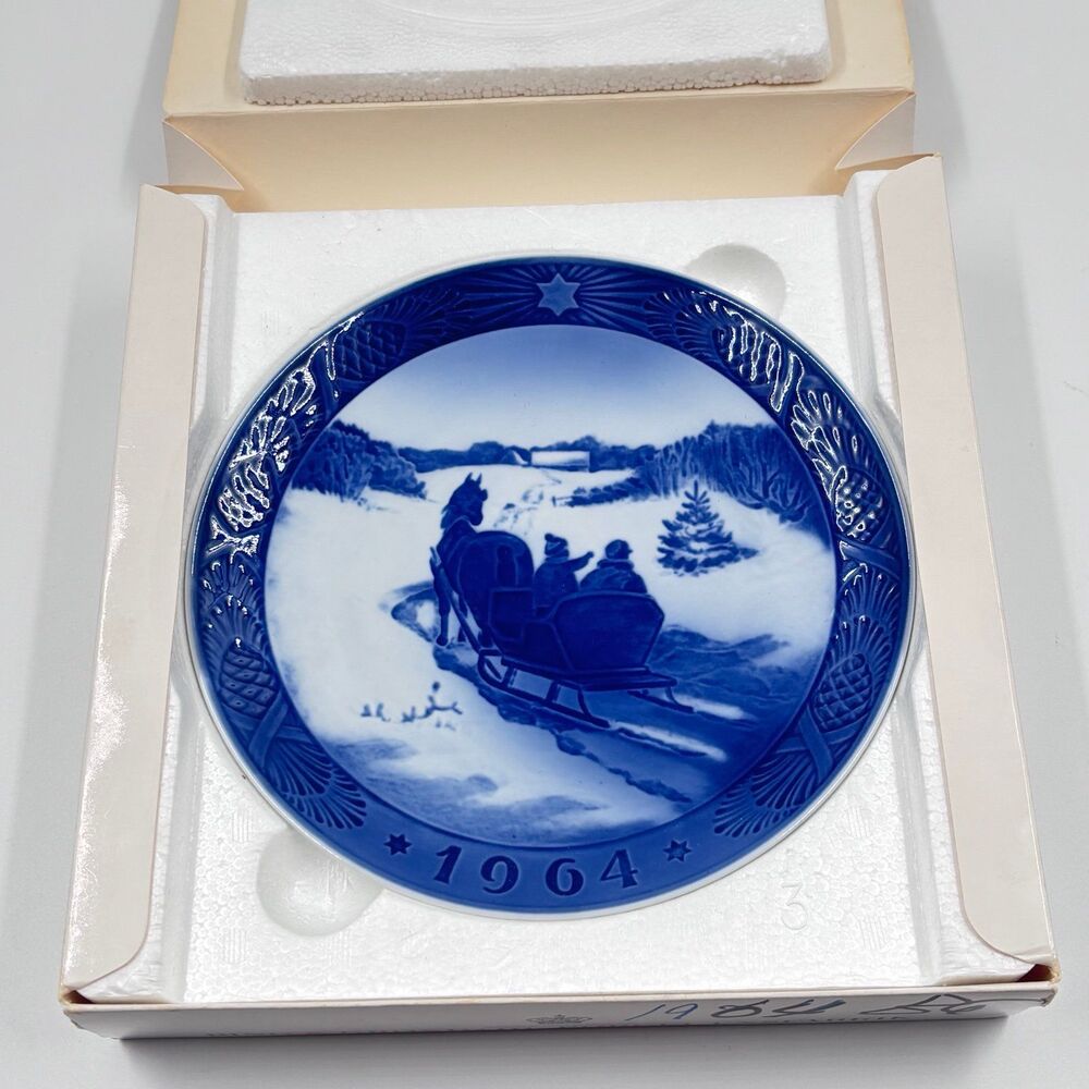 Vintage 1964 Royal Copenhagen Christmas Plate Fetching The Christmas Tree 7"
